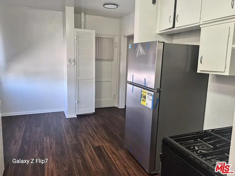 4424 S Victoria Ave — Photo 5