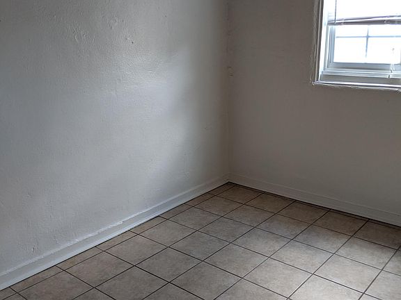 Bedroom picture from the door: approx 7ft by 11ft (please note a queen size bed fits with only a couple of feet to spare on the closets side)