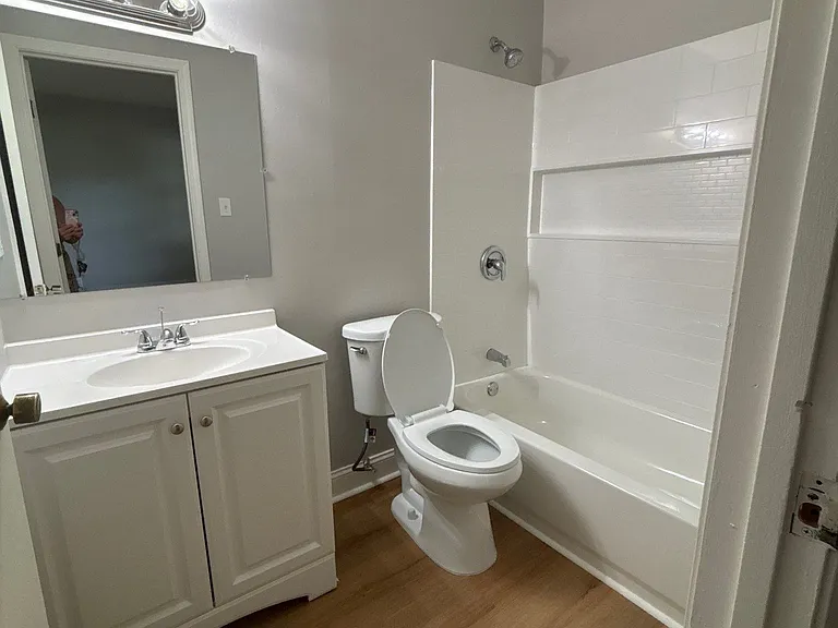 418 Lyndon Ln — Photo 18