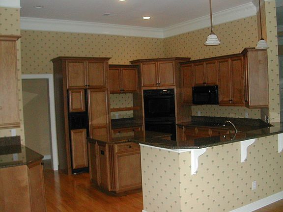 3rd image of 111 Wedgefield Dr