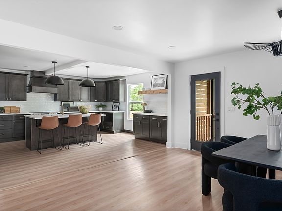 4th image of 2703 Alhambra Cir