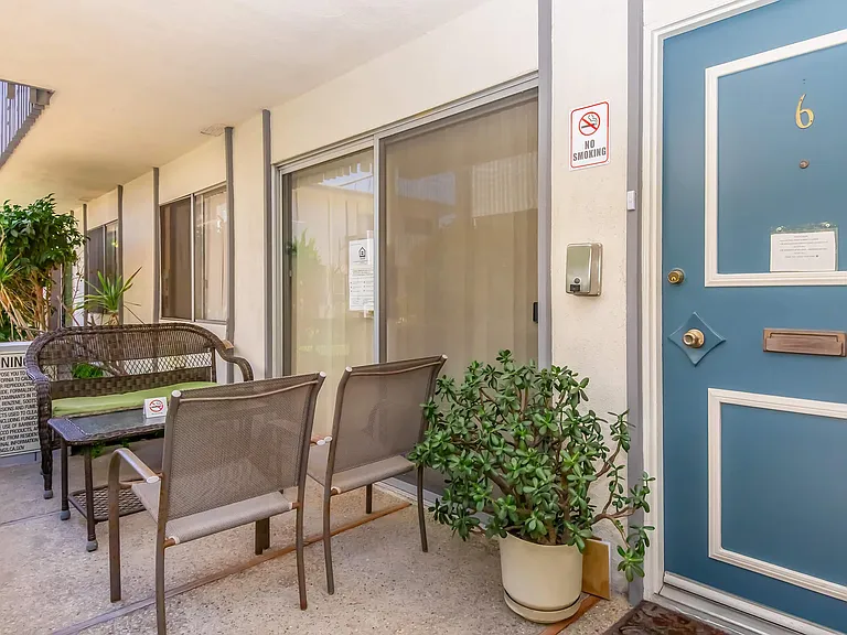 Ocean West Apartments — Photo 5