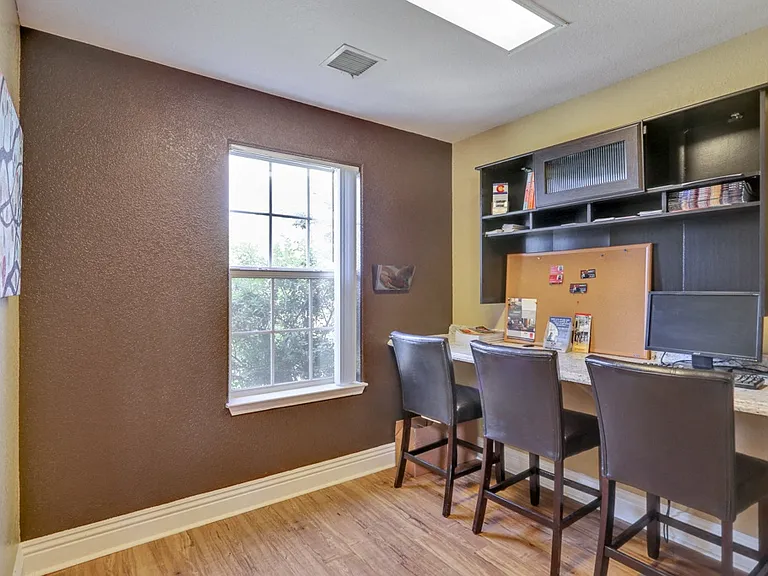 Buffalo Run Apartments — Photo 10