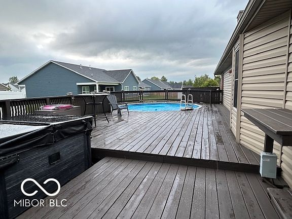 3rd image of 1656 Broadmoor Ct