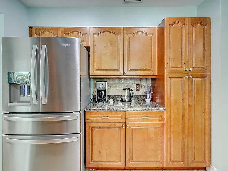238 SW Grove Ave — Photo 13