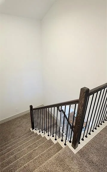 1015 Starcross Bend Dr — Photo 4
