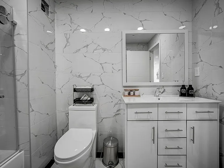 4910 Spruce St #401 — Photo 15