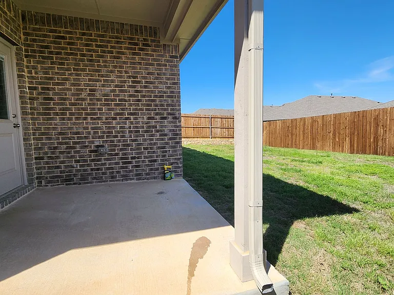 2221 Redwing Dr — Photo 37