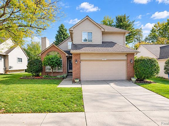 3rd image of 1325 Crystal Ln