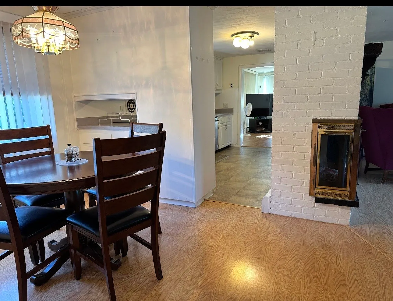 3 bed, 1.0 bath, 1360 sqft, $3,950 — Photo 3