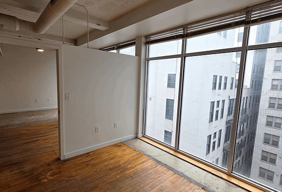 5th image of 208 N 9th St APT 816