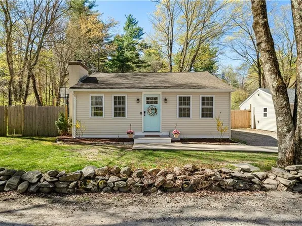 410 Field Hill Rd, Scituate, RI 02815