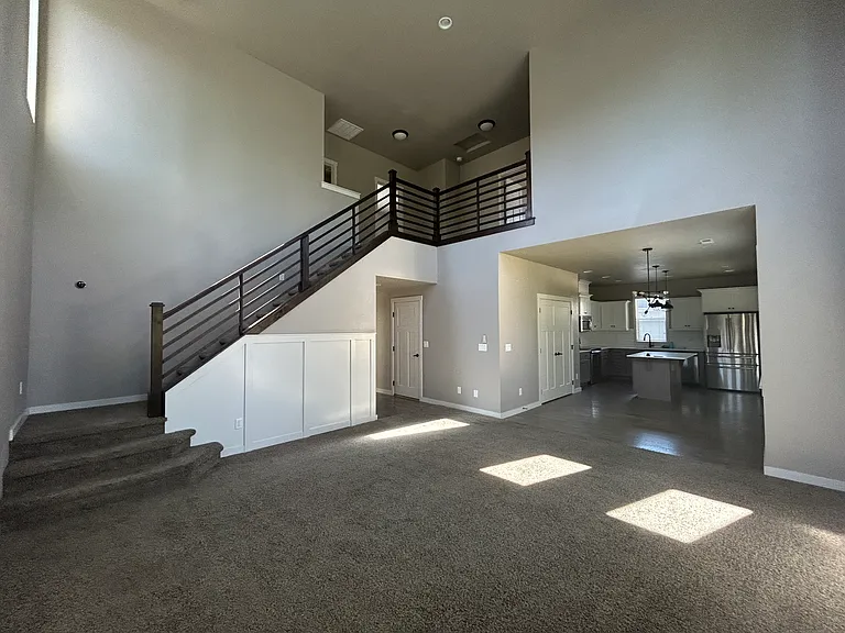 1725 E Bellalucca Ln — Photo 3