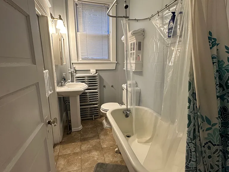 509 E 7th St #1 — Photo 8