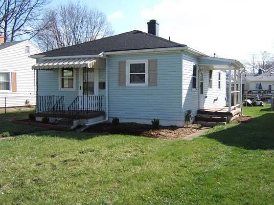 332 Wyandotte St photo 1