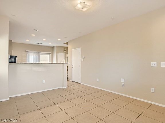 4th image of 3419 Holly Ave