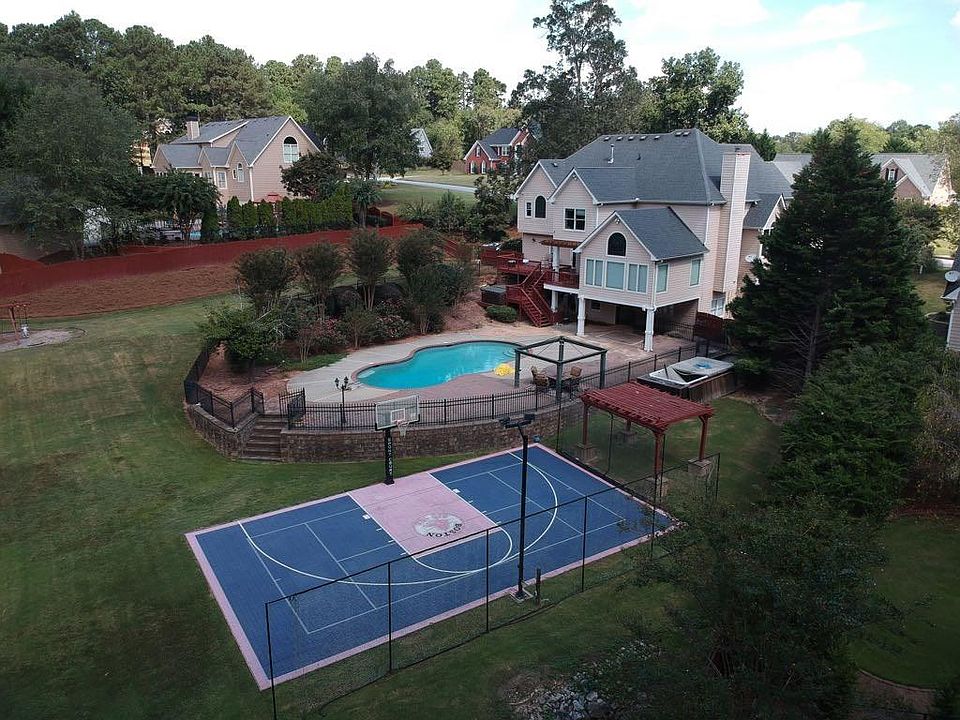 1st image of 1210 Village Oaks Ln