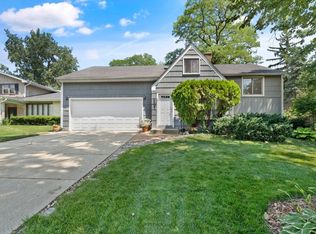 4827 Woodward Ave, Downers Grove, IL