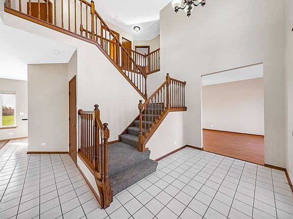 3rd image of 2031 Westridge Blvd