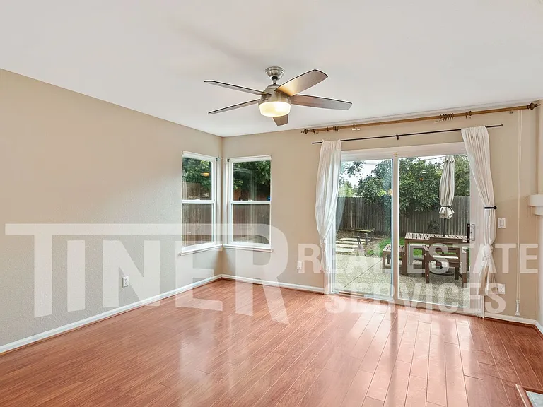 8276 Oakbark Ct — Photo 8