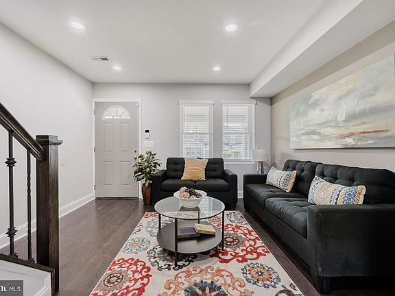 3rd image of 4003 Woodridge Rd