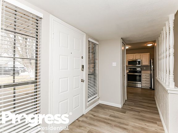 3rd image of 2206 Sharpshire Ln