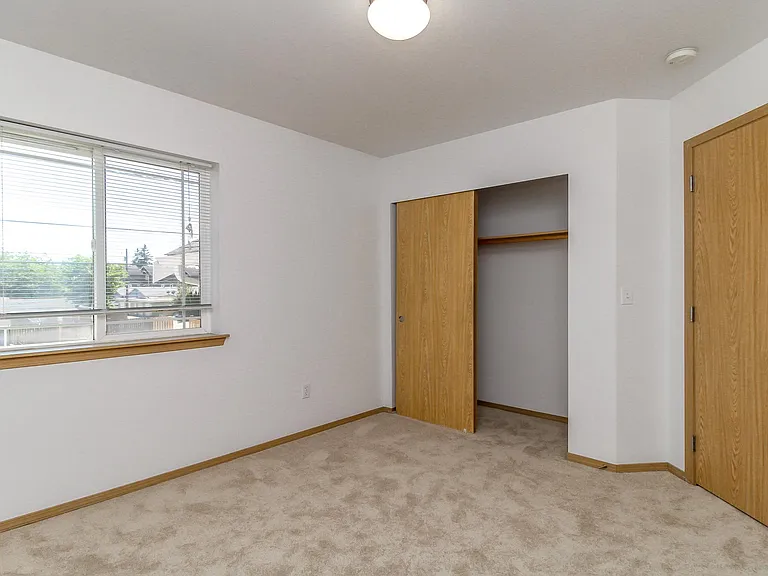 3307 S 43rd St — Photo 26