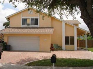 9516 SW 8th St, Pembroke Pines, FL 33025