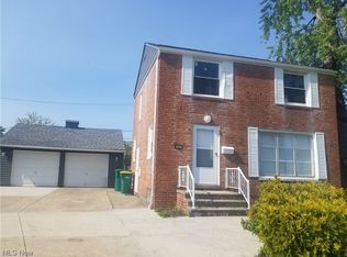 20203 Gardenview Dr, Maple Heights, OH