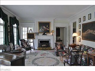 4th image of 700 Country Club Dr