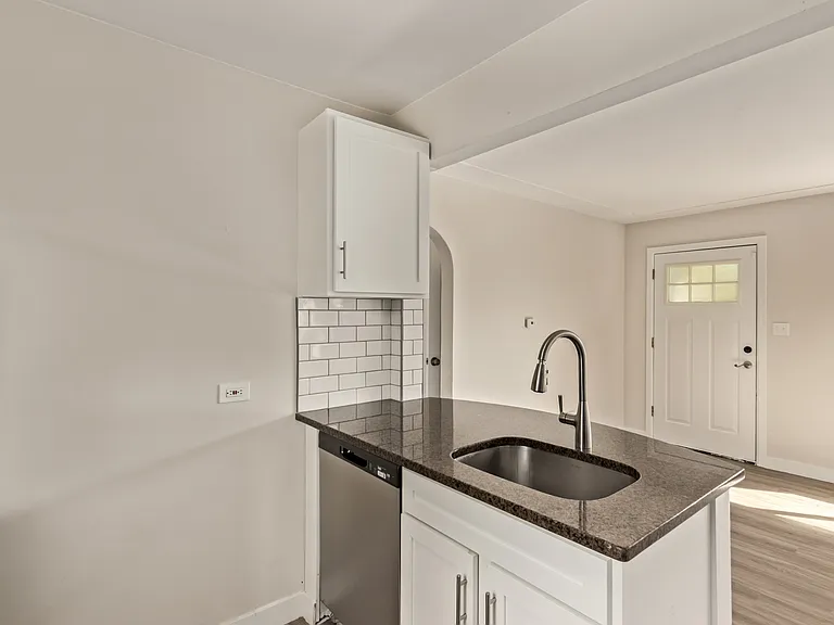 4415 Milwaukee St — Photo 8