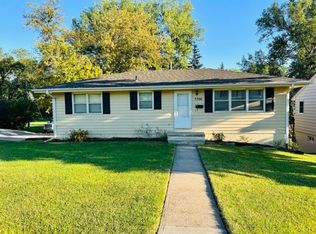 7766 Lakeview St, Ralston, NE 68127