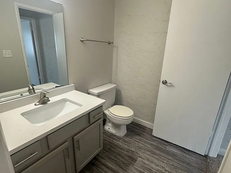 Regency Point Luxury Apartments — Photo 85
