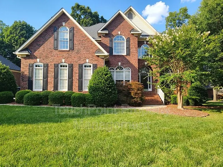 204 Limerick Dr — Photo 1