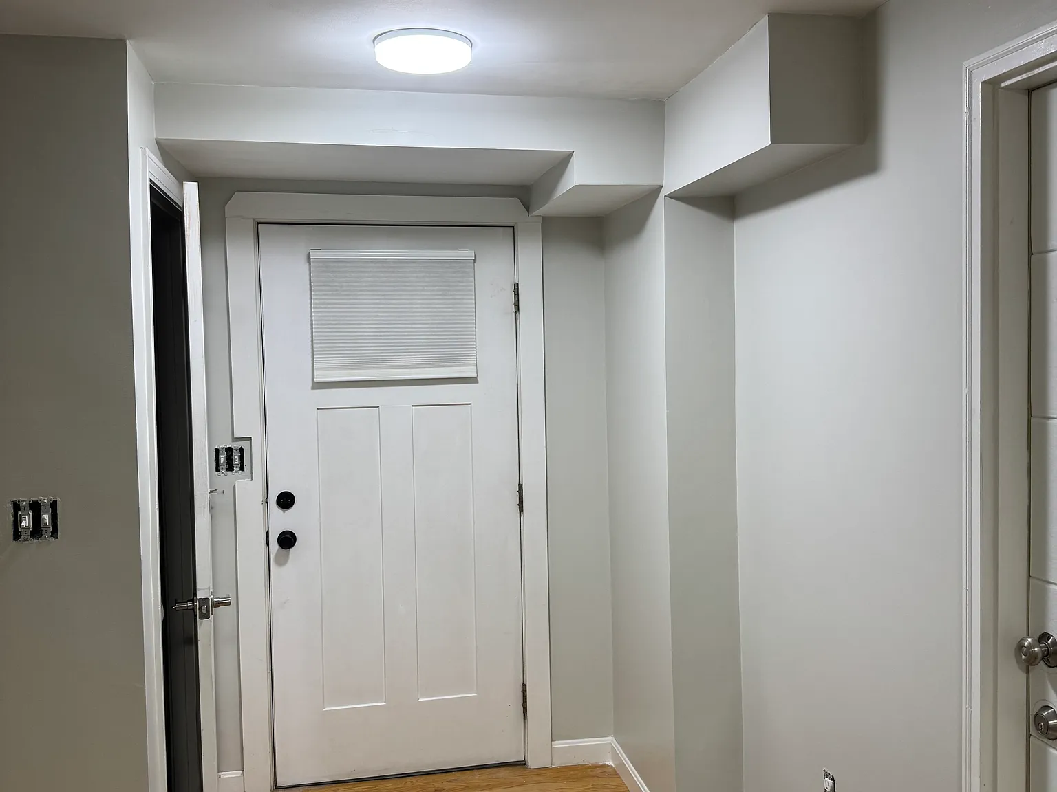 3 bed, 1.5 bath, 1045 sqft, $3,795 — Photo 2