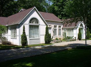 32 Peaceable St, Ridgefield, CT 06877