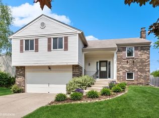 306 Albert Dr, Vernon Hills, IL