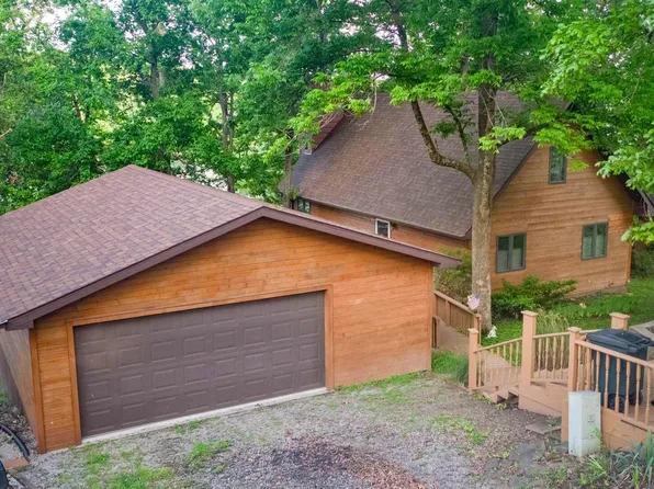 835 Lakeshore Dr S, Goreville, IL 62939