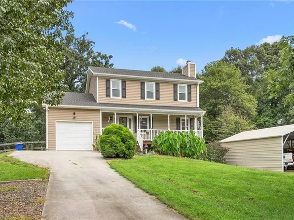 1106 Crescent Ct, Winston Salem, NC 27127