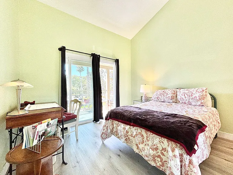 550 Ebbtide Cir — Photo 16