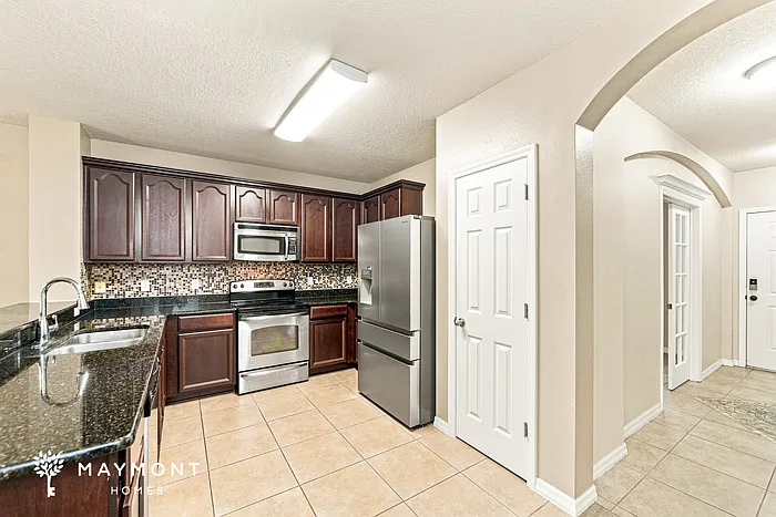 2274 Barrington Loop — Photo 8