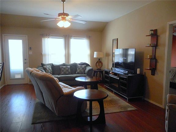 4th image of 3808 Jade St