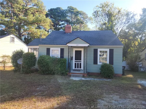 225 Pinecrest Dr, Fayetteville, NC 28305
