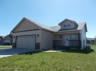 1381 Marilyn Way, Dickinson, ND 58601