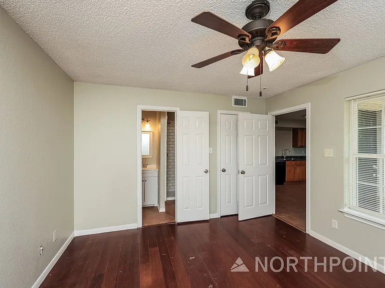609 E Buffalo St — Photo 10