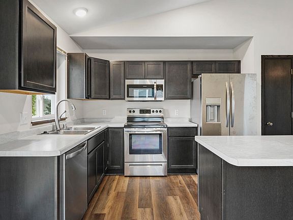 5th image of 922-932 Waters Edge Ct