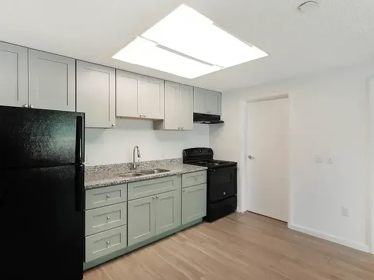 The Flats at Lakeshore — Photo 4