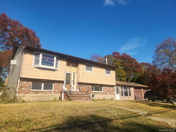 829 Stanley Street, West Islip, NY 11795