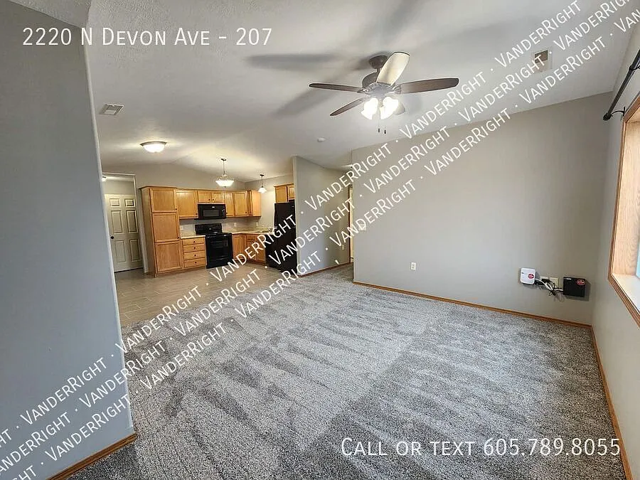 Building Photo - 2220 N Devon Ave #207