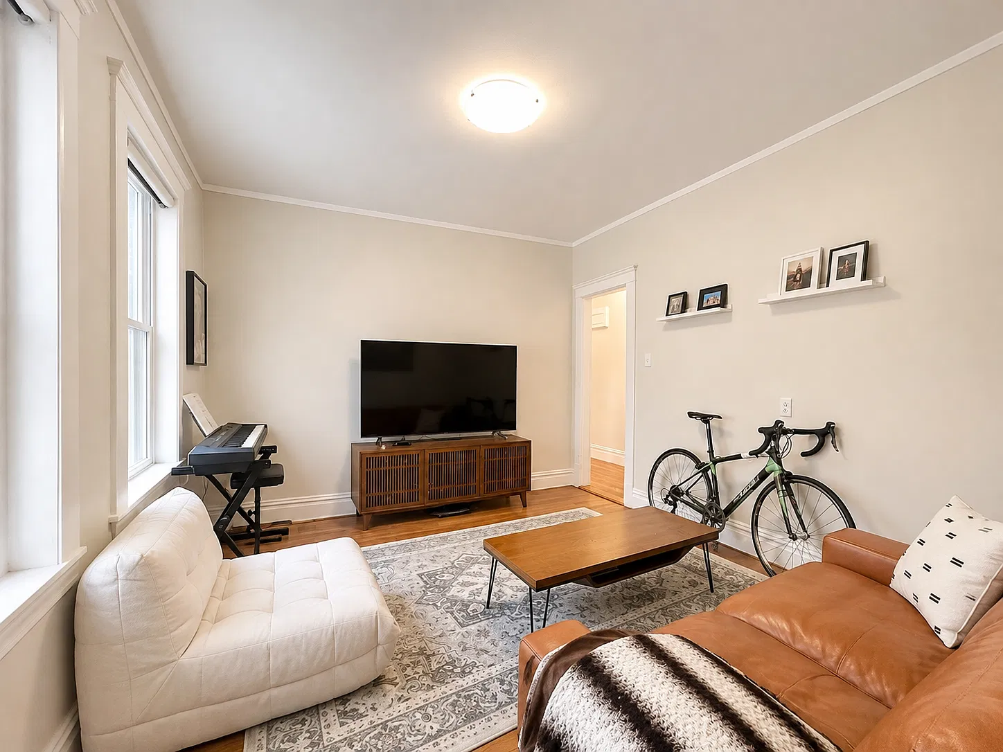 1 bed, 600 sqft, $2,400 — Photo 3